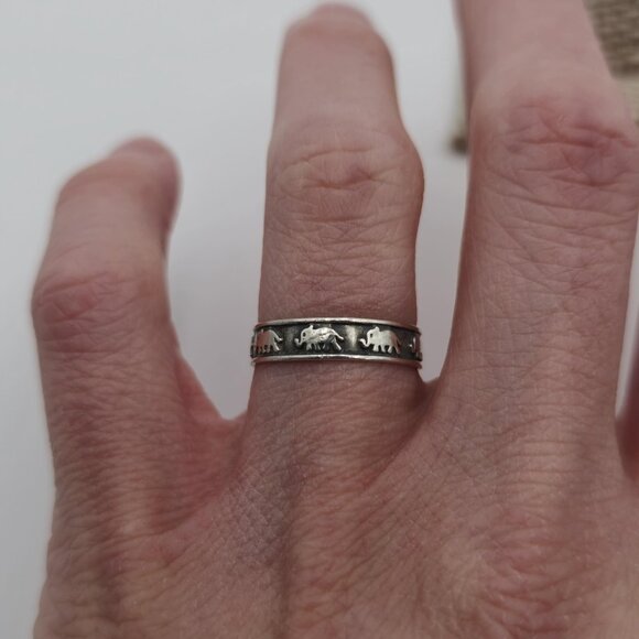 Size 6.5 Sterling Silver Small Rustic Elephants Ring A2173 - Picture 2 of 7